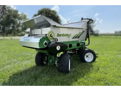 Stand on Compact Topdresser Small 1 768x512.jpg